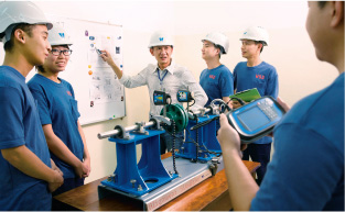 在龍翔道機電工場進行的學徒培訓圖片
