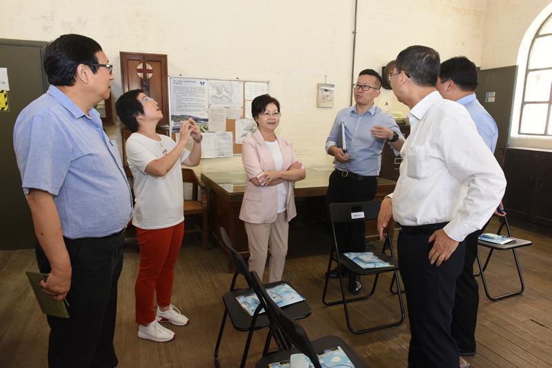 WSD staff introduced the Tai Tam Tuk Raw Water Pumping Station to the WCDC members.