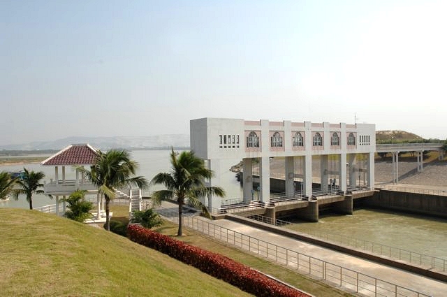 Photo 5 - Taiyuan Pumping Station - The intake gates