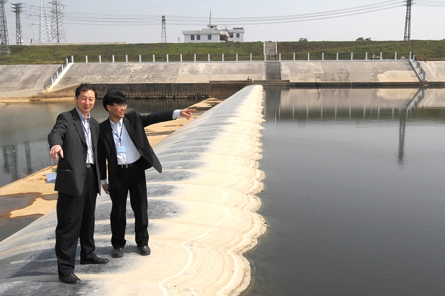Photo 6 - Shima River Sewage Diversion Works - Chairman and Vice - Chairman on the rubber dam