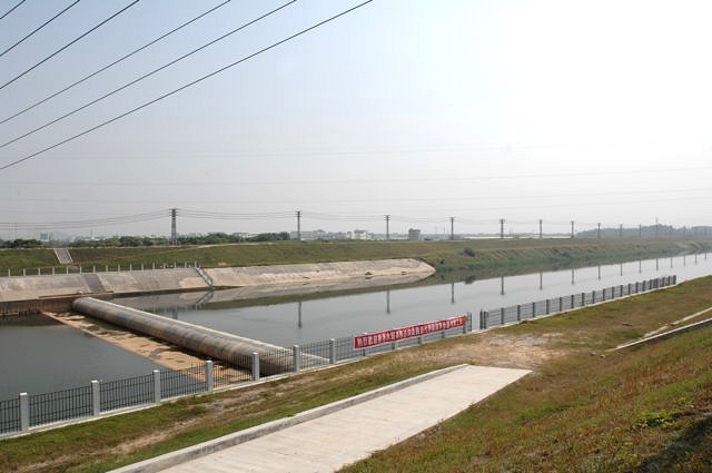 Photo 9 - Shima River Sewage Diversion Works - Rubber dam to stop discharges from Shima River into Dongjiang
