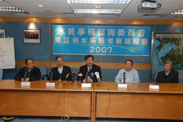Photo 22 - Press Conference - Chairman and four members of the Advisory Committee gave accounts of the visit in the press conference (From left to right : Mr. CHAN Sheung Yan, Kenneth, Dr. CHAN Hon Fai, Prof. HO Kin Chung (Chairman), Prof. CHEN Yongqin, David and Mr. WONG Kwok Hay, Samuel)