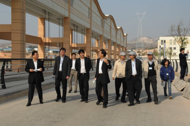 Photo 9 - Huizhou Dongjiang (Jian Tan) Water Project - Briefing on the dam