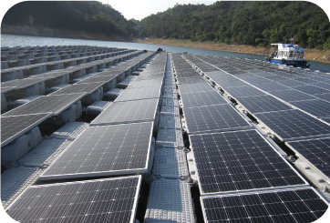 The photovoltaic panel is made of anti-reflective glass, with negligible effect to nearby road users