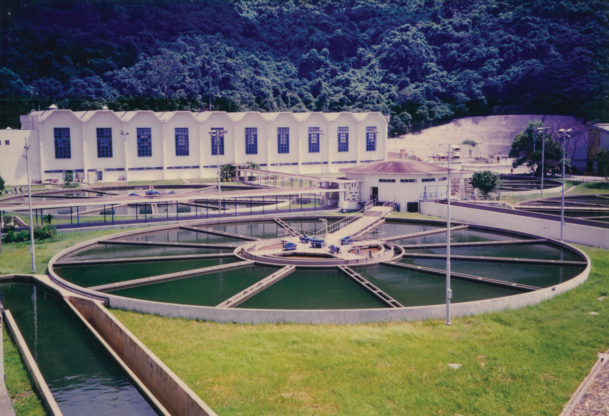 The circular clarifiers are the signature feature of the STWTW. The South Works originally had four clarifiers, each was approximately 49 metres in diameter and 7.6 metres deep.