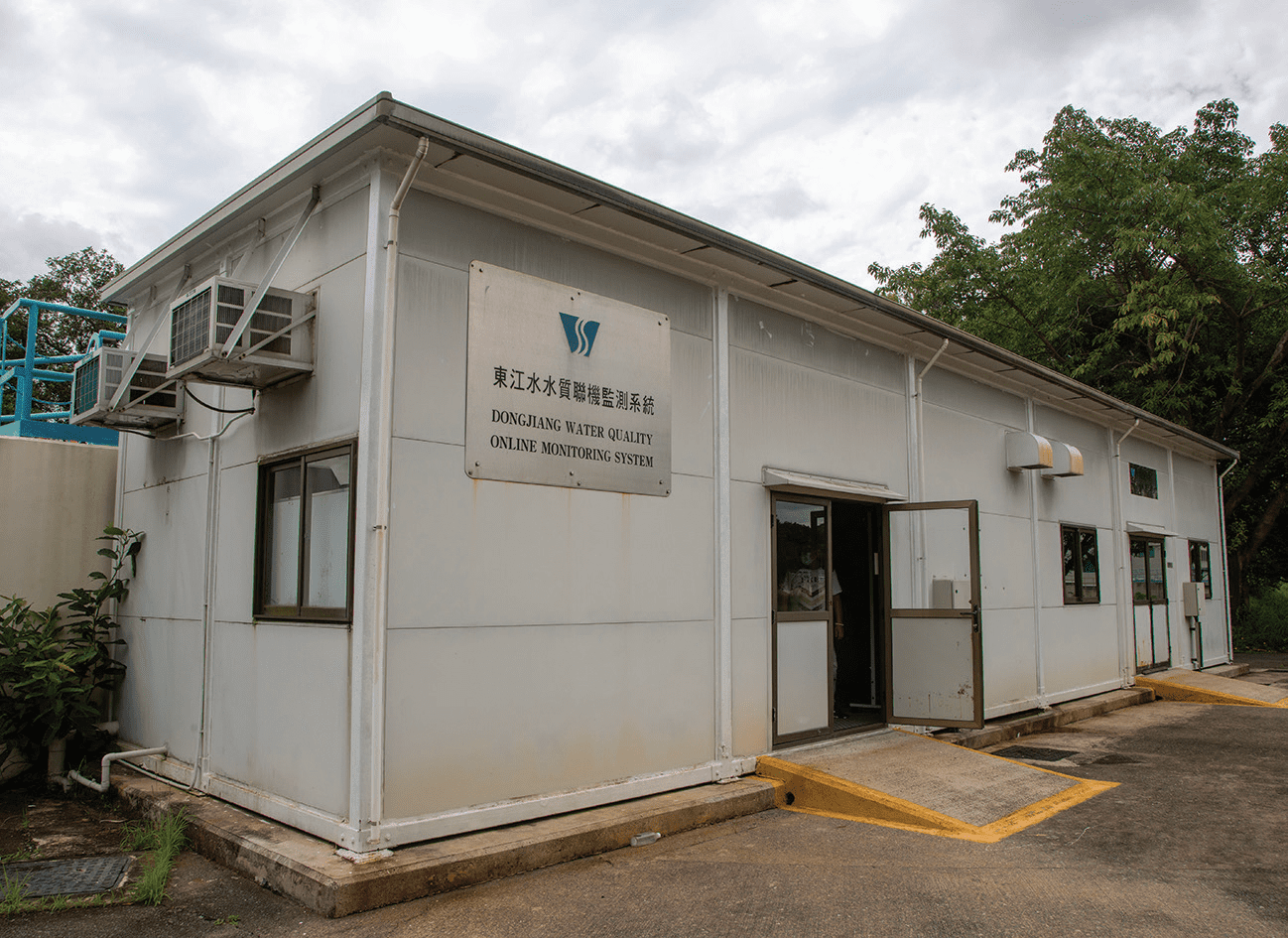 The WSD staff collect water samples at regular intervals for testing to monitor the quality of raw water for a range of water quality parameters, including physical, chemical, bacteriological, biological and radiological.