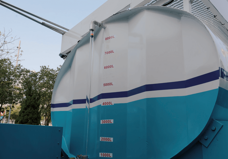 Water-level gauge indicating the amount of water remaining in a tank