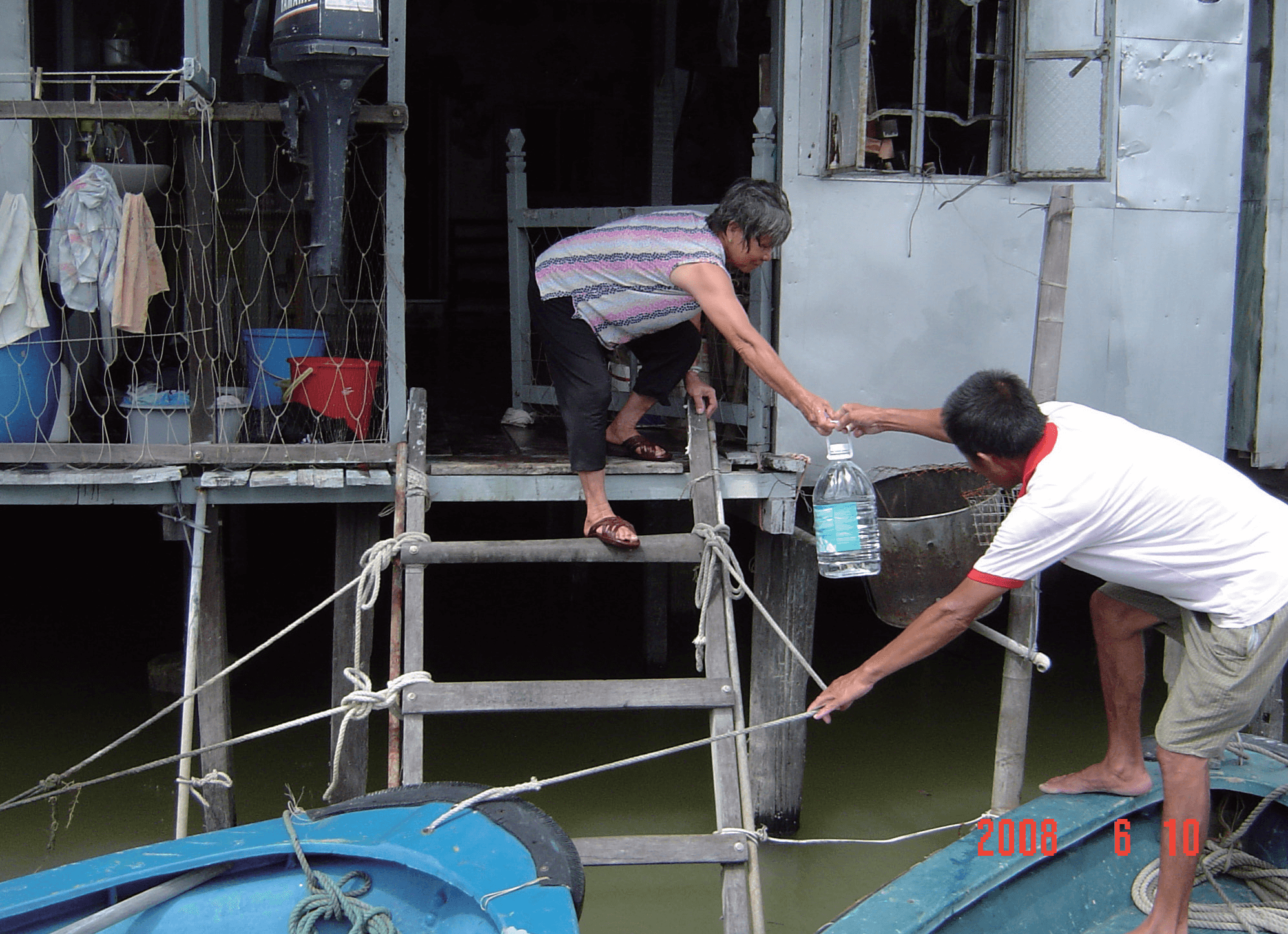 The WSD provided bottled water to Tai O residents during the area’s disruption of water supply