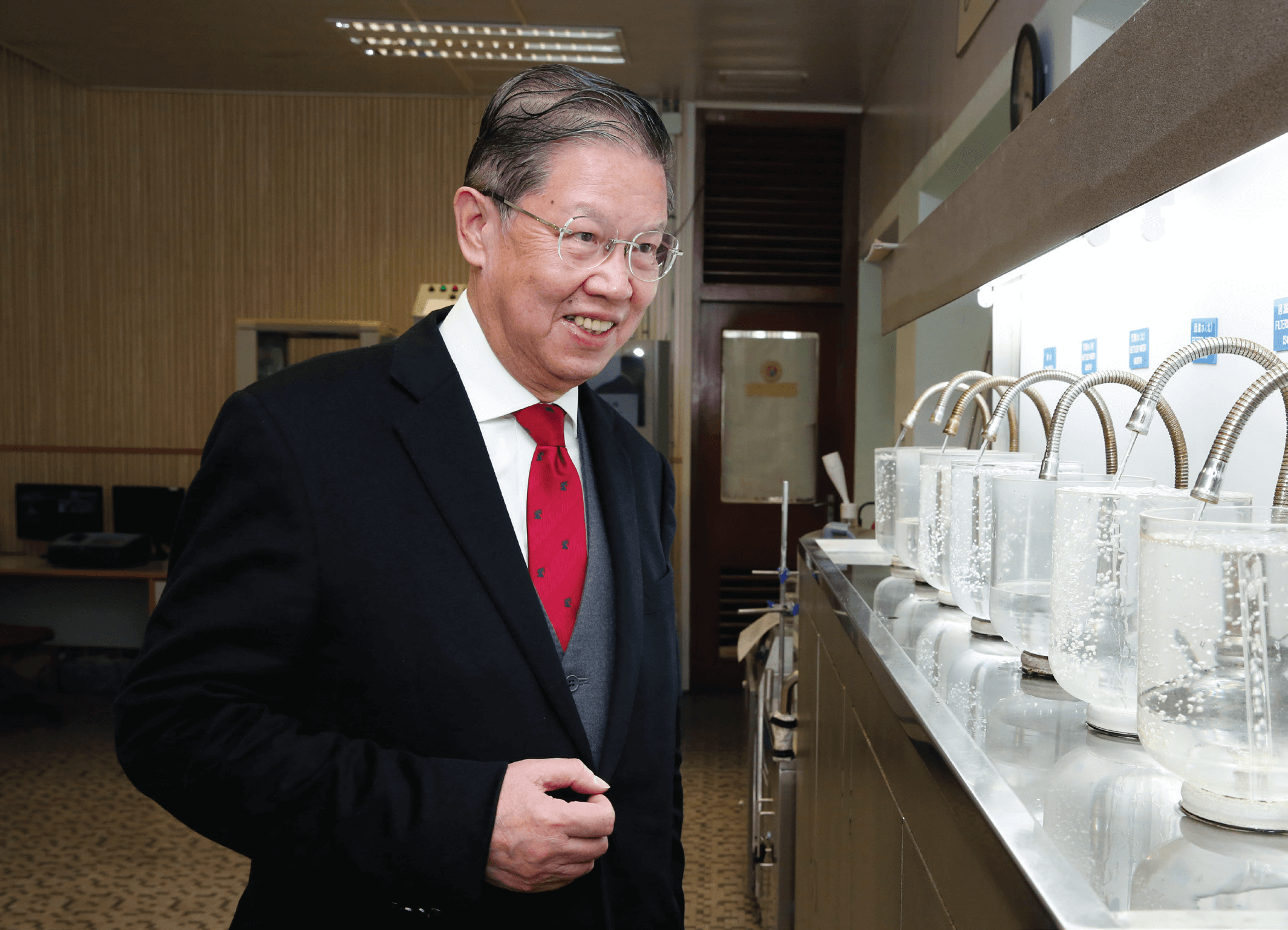Ir Edmund LEUNG Kwong-ho, Chairman of the Drinking Water Safety Advisory Committee, said that the Committee occasionally raises questions to the WSD on current drinking water safety issues.