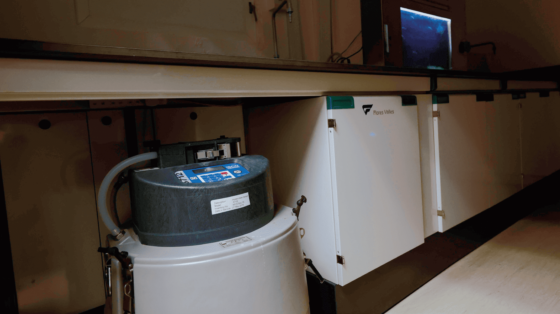 The Sheung Shui Water Treatment Works is the first water treatment works to adopt the Biosensing Alert System. When a zebrafish behaves abnormally, the alert system will sound an alarm and automatically take water samples for testing. The bottom left corner of the picture shows the sampler