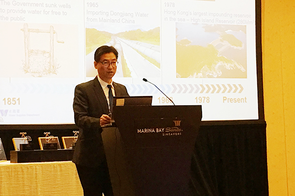 The Deputy Director of Water Supplies, Mr Chau Sai-wai, presents WSD’s innovation successes in three areas, namely, energy efficiency, information technology and smart water systems as well as treatment and quality of drinking water at the Singapore International Water Week 2018