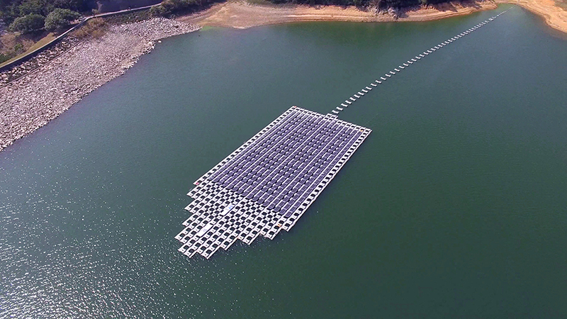 船湾淡水湖浮动太阳能板发电系统 (相片四)