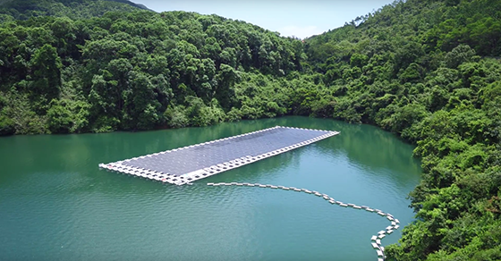 石壁水塘浮动太阳能板发电系统 (相片一)