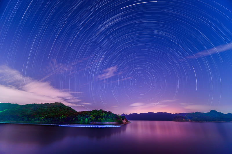 Photo - The floating solar power system is like a young girl lying peacefully in the arms of Plover Cove Reservoir, looking upon the starry sky and wishing for a chapter of love with the stars.