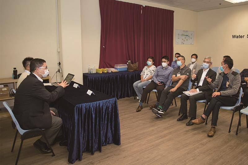 WSD staff introduced the water treatment process and water quality monitoring procedures at Siu Ho Wan Water Treatment Works to the Islands DC members.