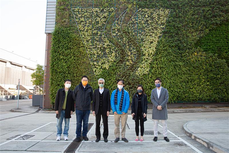 The Director of Water Supplies LO Kwok-wah, Kelvin and WSD staff pictured with the Chairman of YTMDC LAM Kin Man and YTMDC members.