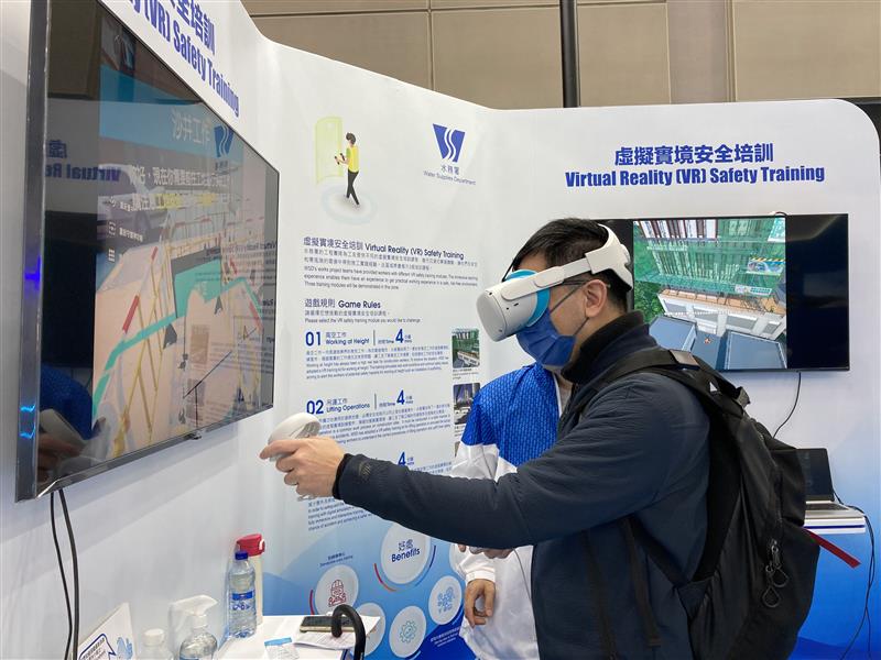 Visitors experienced Virtual Reality (VR) Safety Training Kit to learn safety knowledge of working at construction sites..