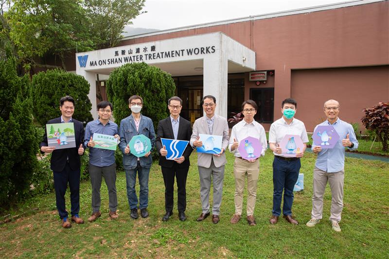 The Director of Water Supplies YAU Kwok-ting, Tony and WSD staff pictured with the Chairman of SKDC Chau Yin-ming and SKDC members.