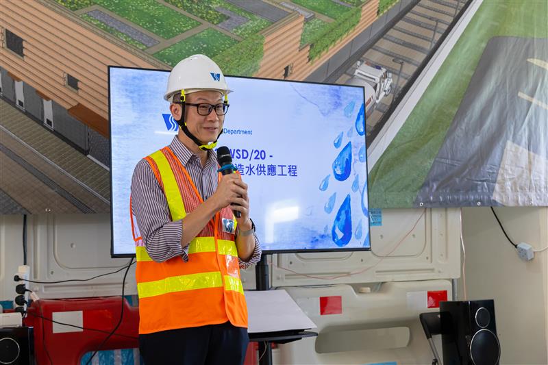 The Director of Water Supplies Yau Kwok-ting, Tony delivered welcoming speech to the NDC members.