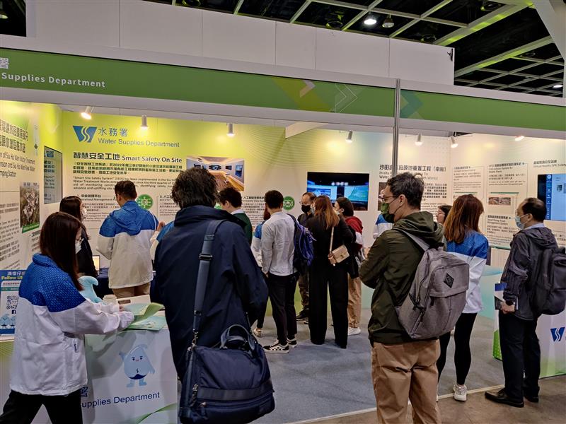 The exhibition attracted visitors from different backgrounds, including general public, product suppliers, people from construction industry, students, etc.