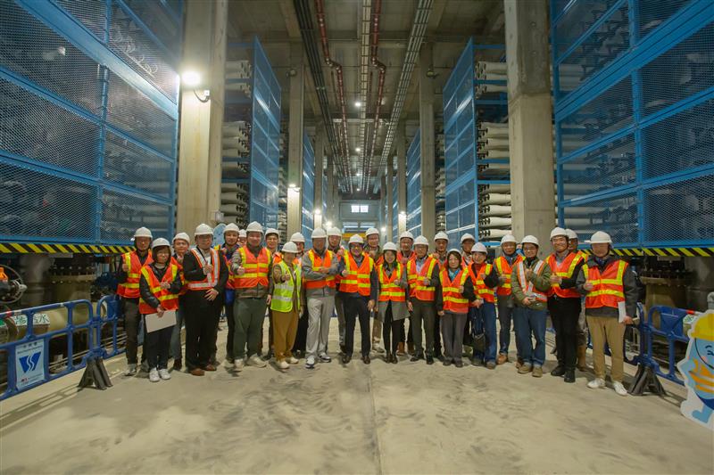 The Director of Water Supplies Wong Yan-lok, Roger and Sai Kung DC members took picture inside Reverse Osmosis (RO) Building .