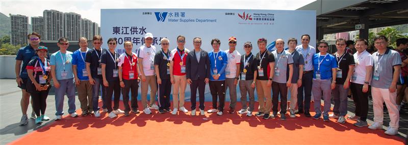 傳承划活動吸引共18個工務部門、公共服務機構、工程顧問公司及大學超過250人報名參加。發展局常任秘書長（工務）劉俊傑在水務署署長黃恩諾陪同下與一眾嘉賓合照。